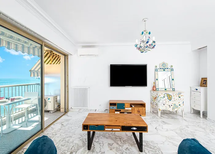 Vue Et Plein Centre A Menton